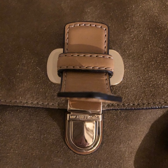 MICHAEL KORS LEATHER BACKPACK 12 x 12 - Picture 3 of 6